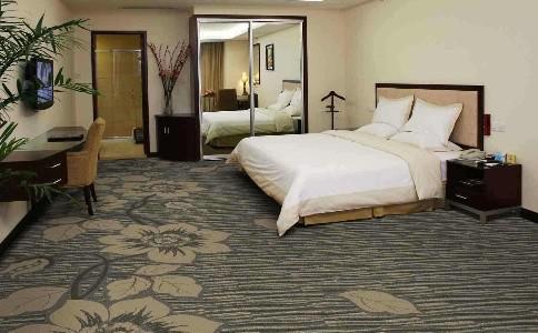 成都酒店地毯批发：地毯弄上油污该如何清洗呢？  
