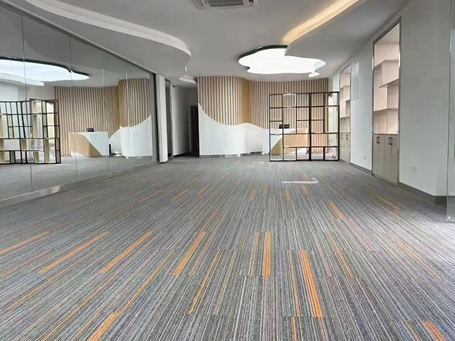 办公地毯的价格与清洗方法