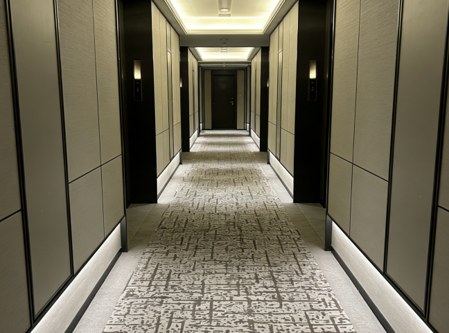成都亚朵酒店过道地毯